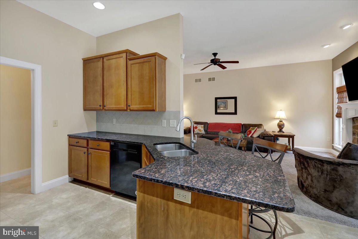 BRIAR LAKE - Residential