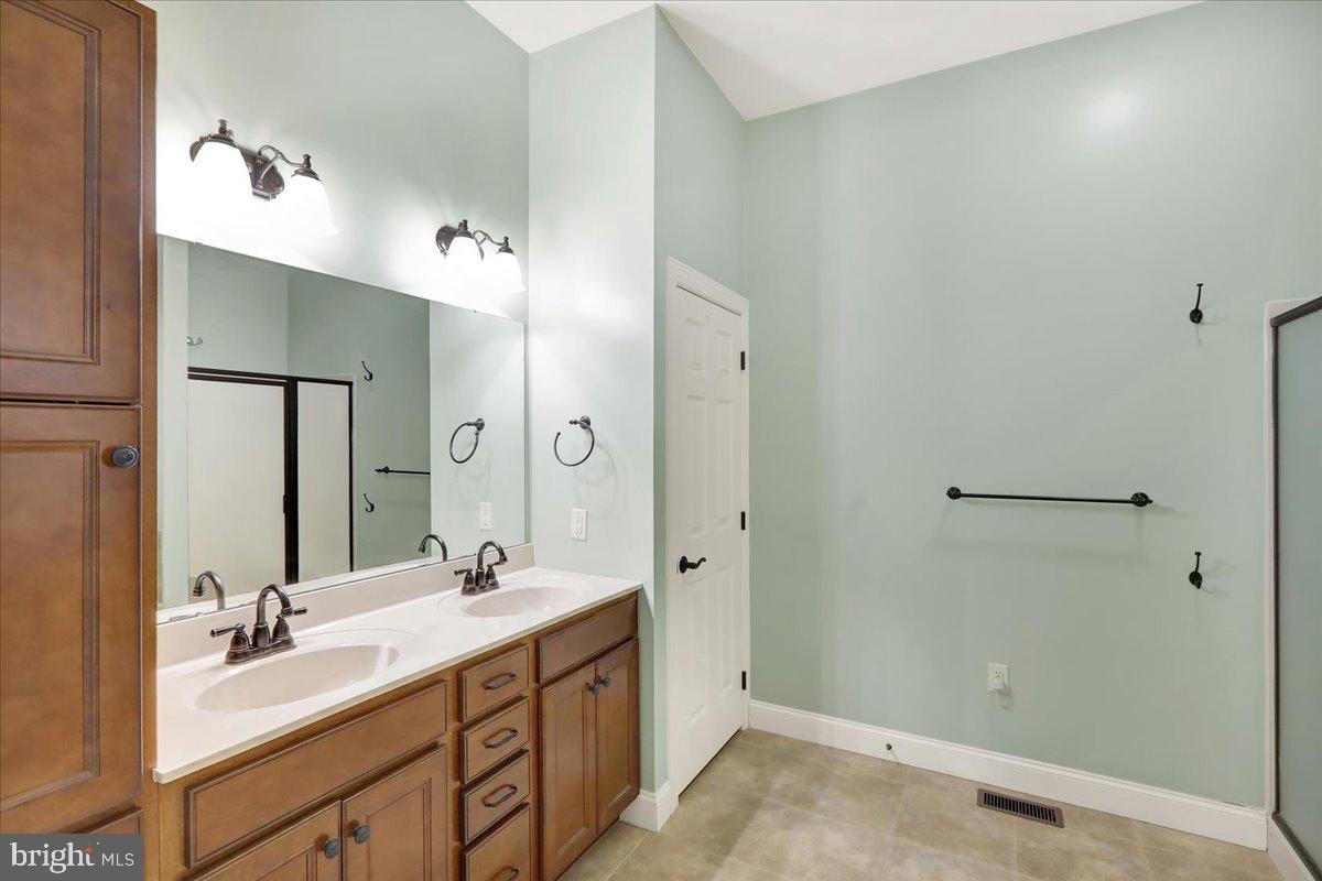 BRIAR LAKE - Residential