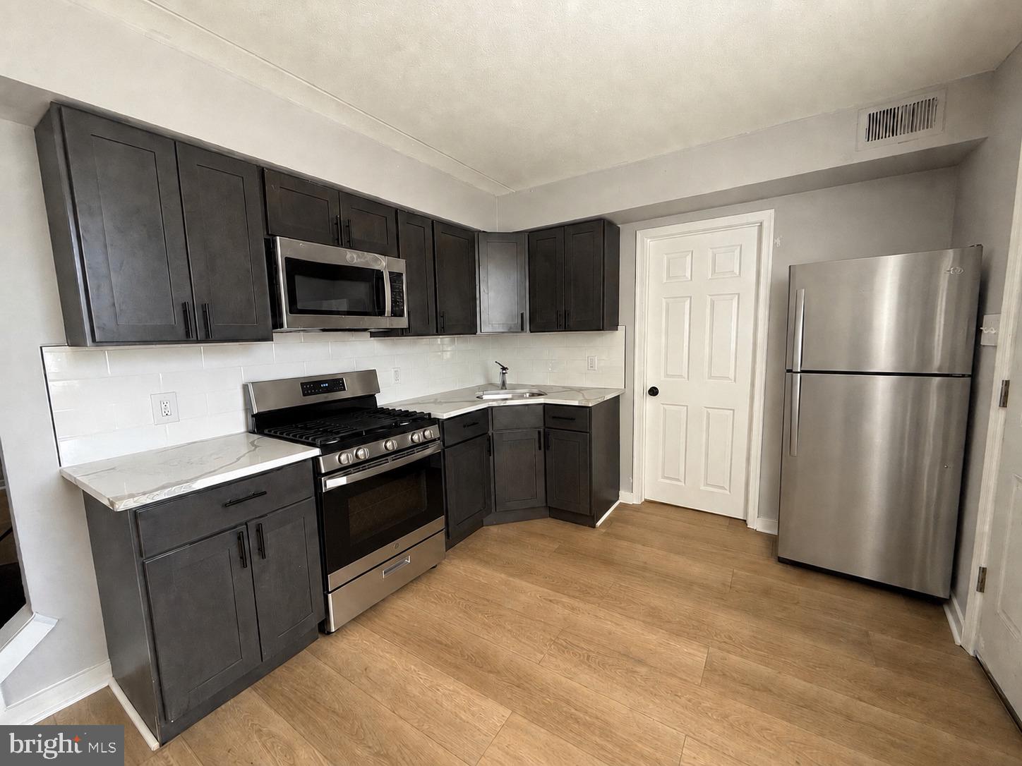 430 E MECHANIC STREET