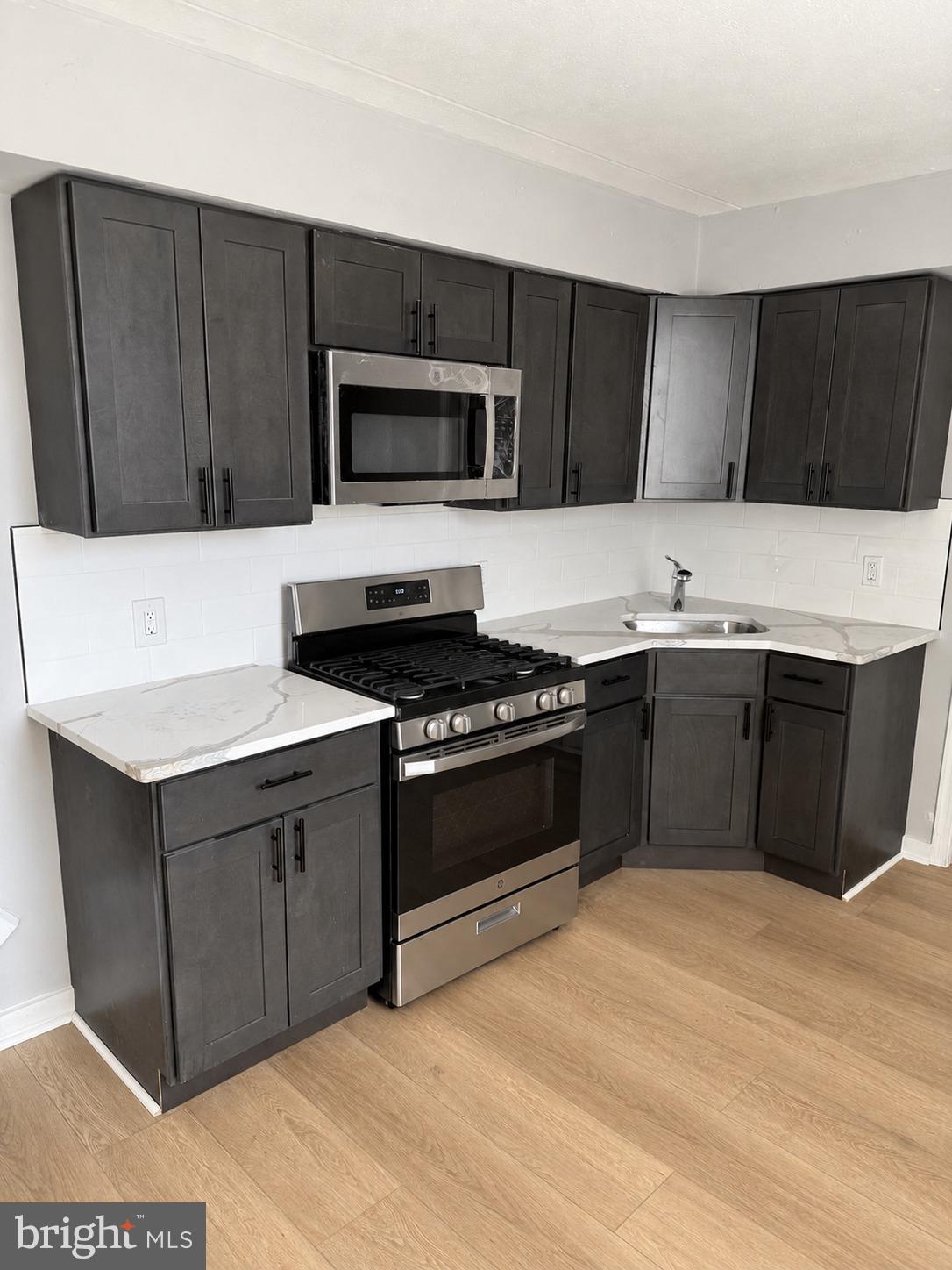 430 E MECHANIC STREET
