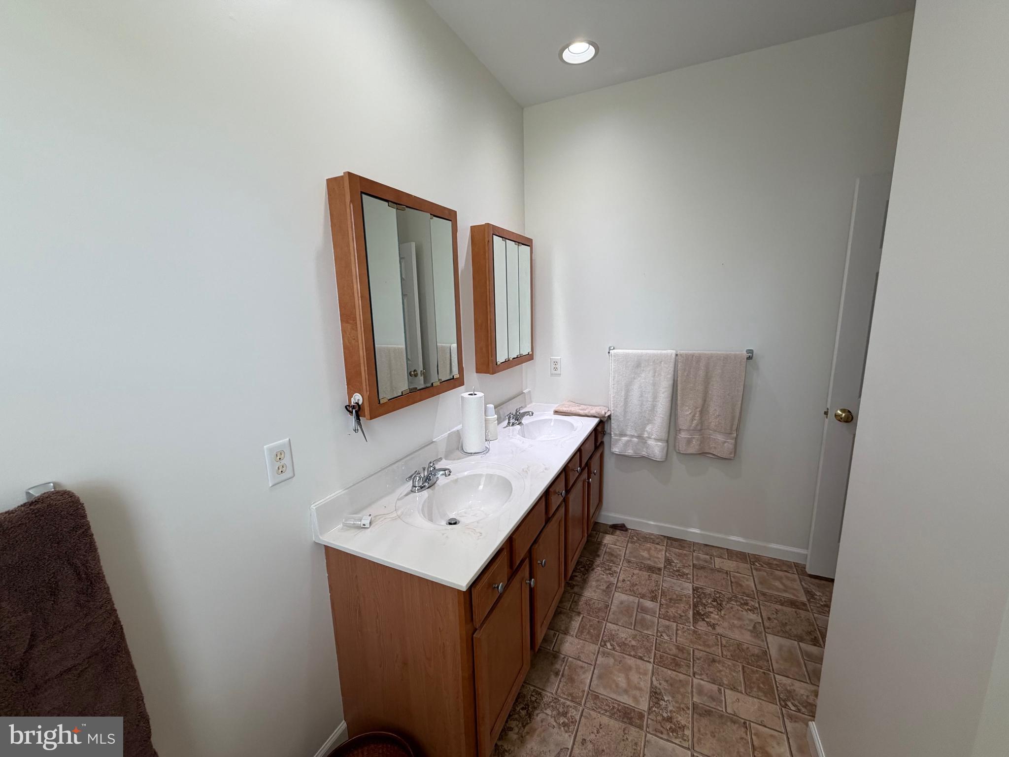 KISSEL HILL COMMONS - Residential
