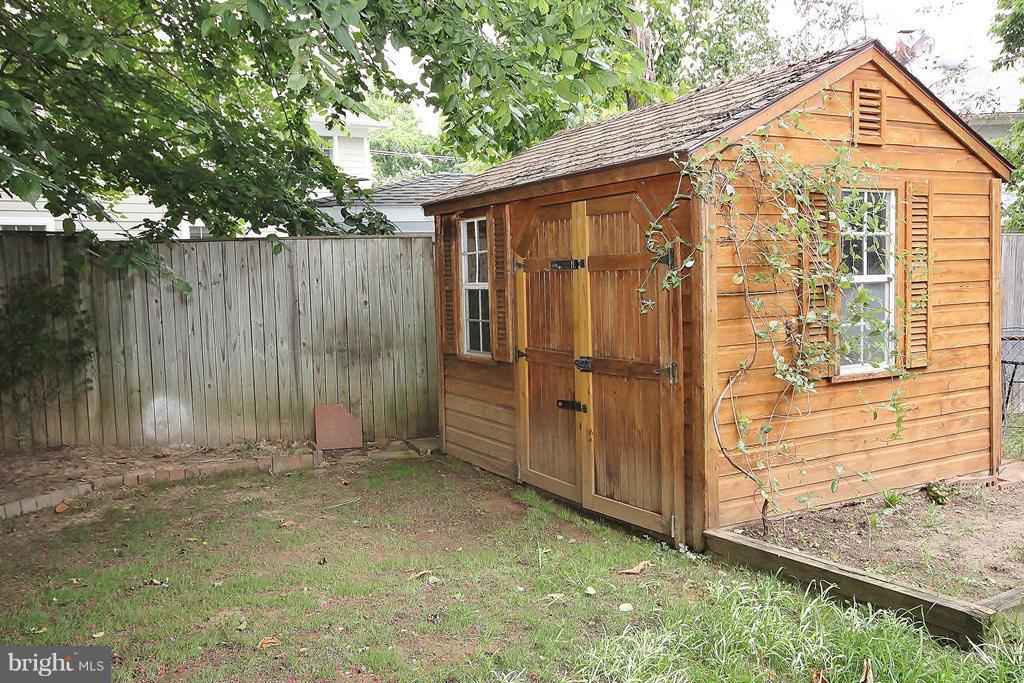 ROSEMONT - Residential Lease