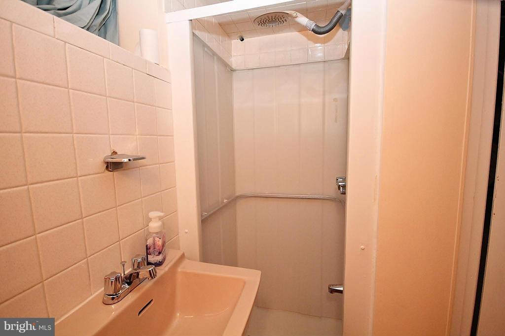 ROSEMONT - Residential Lease