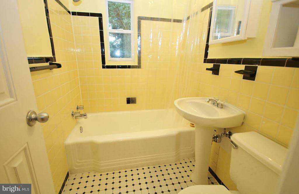 ROSEMONT - Residential Lease