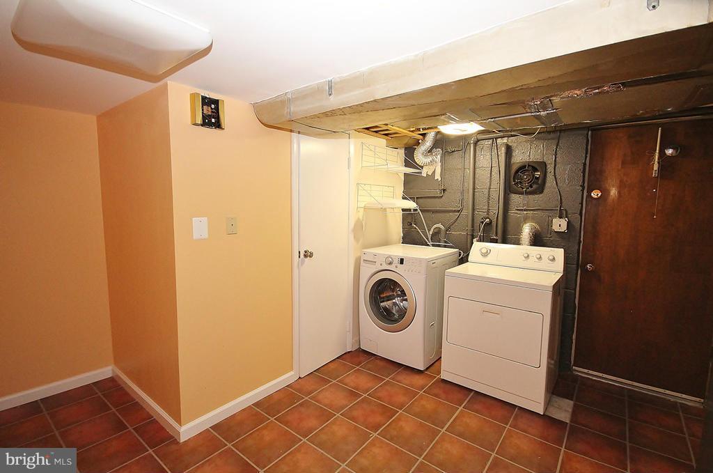 ROSEMONT - Residential Lease