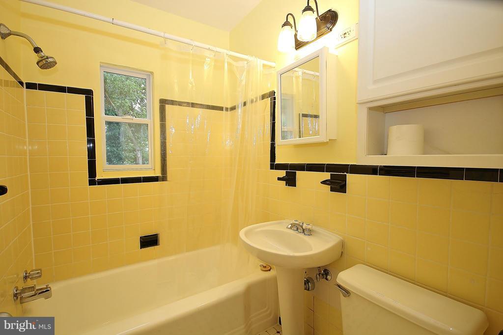 ROSEMONT - Residential Lease