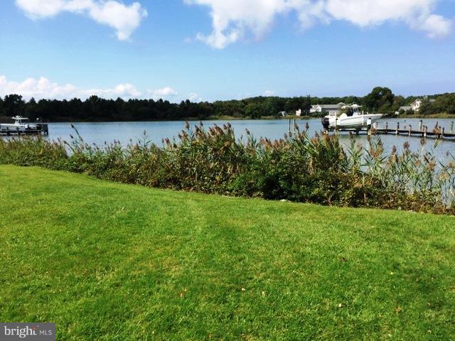 BENTONS PLEASURE - Land