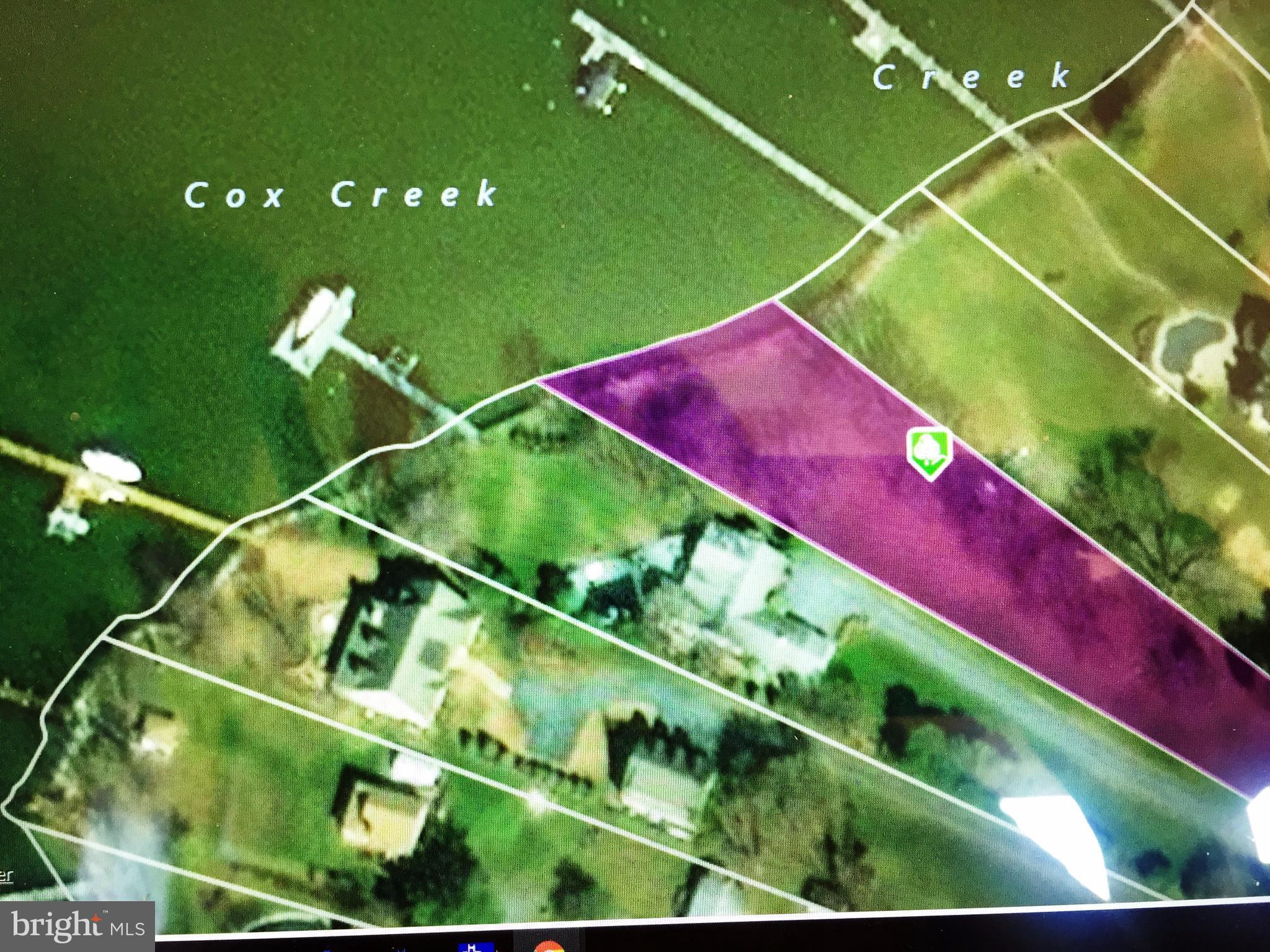 BENTONS PLEASURE - Land