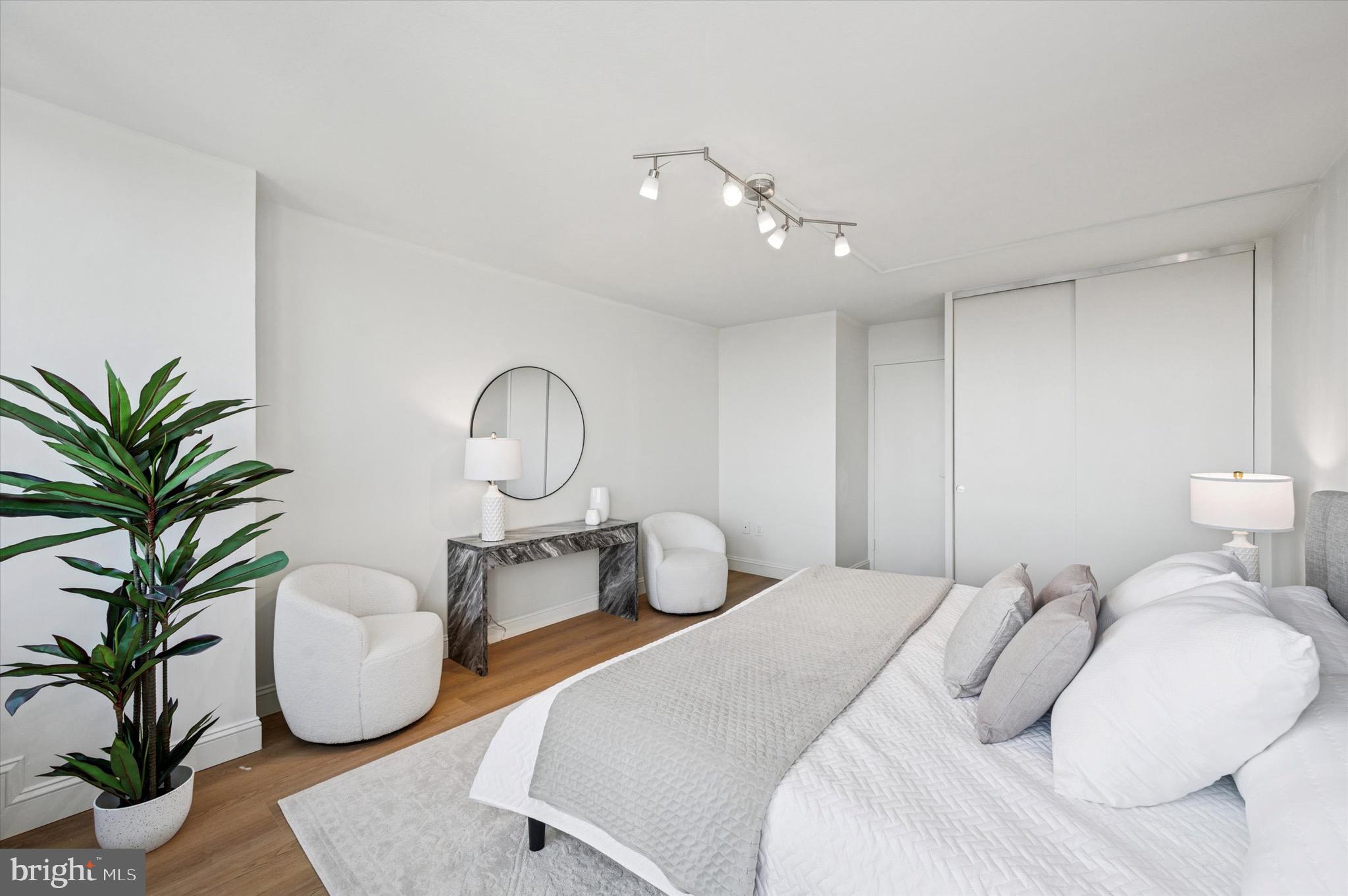 SOCIETY HILL - Residential