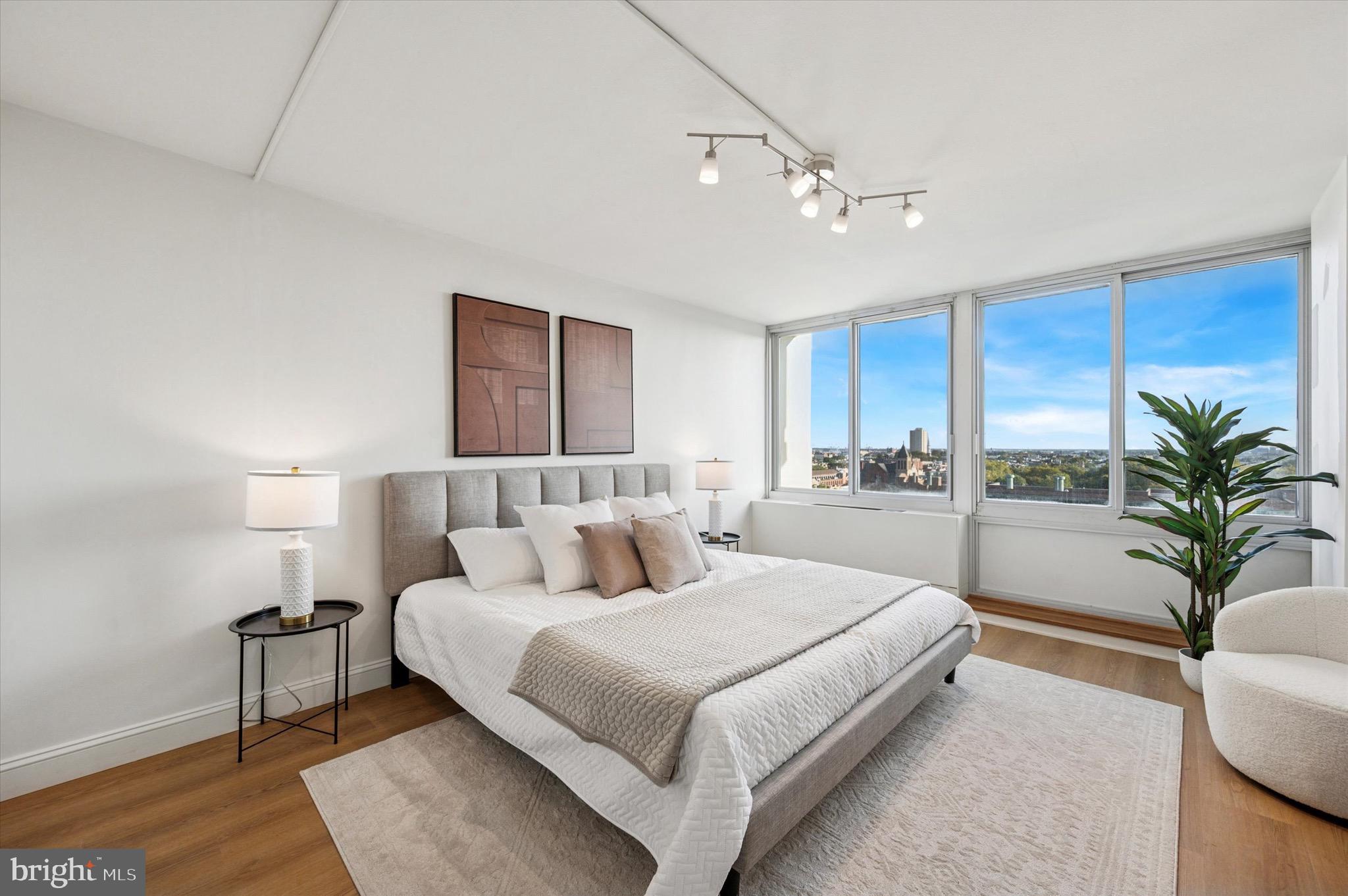 SOCIETY HILL - Residential