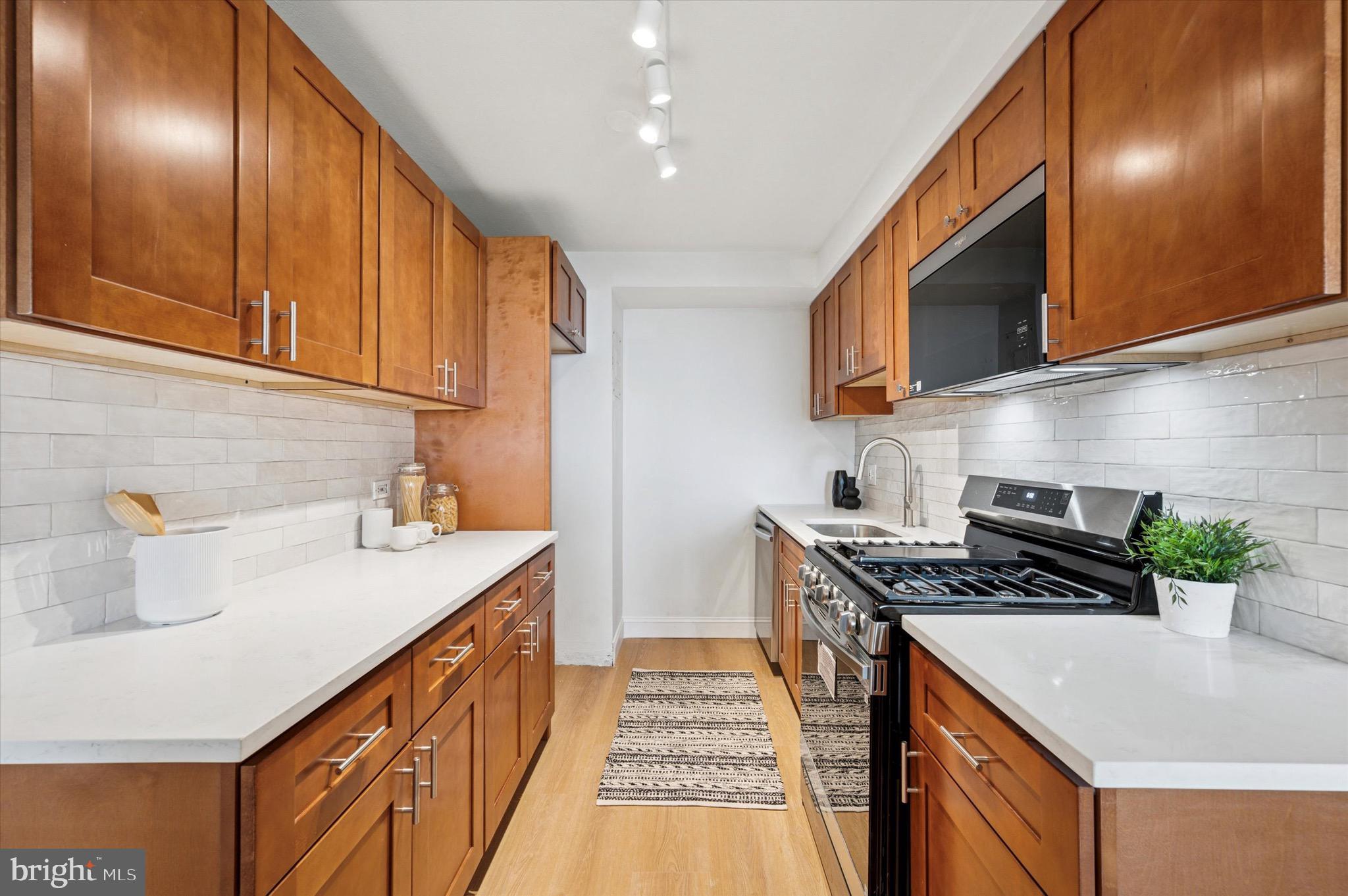 SOCIETY HILL - Residential