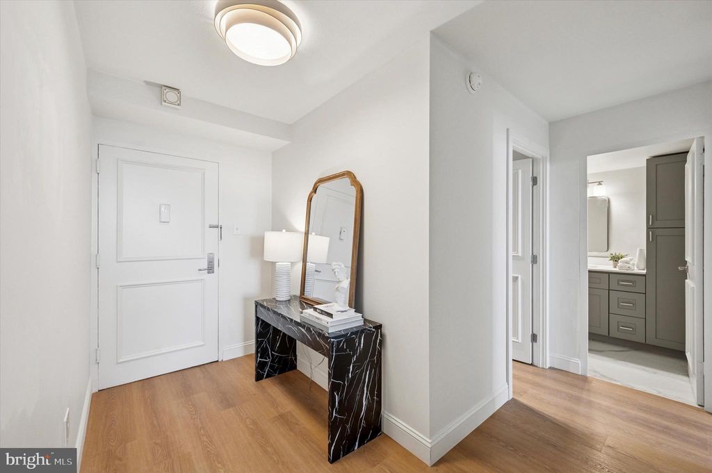 Photo of 604 - 36 S Washington Square #1015, PHILADELPHIA, PA 19106 (MLS # PAPH2540734)