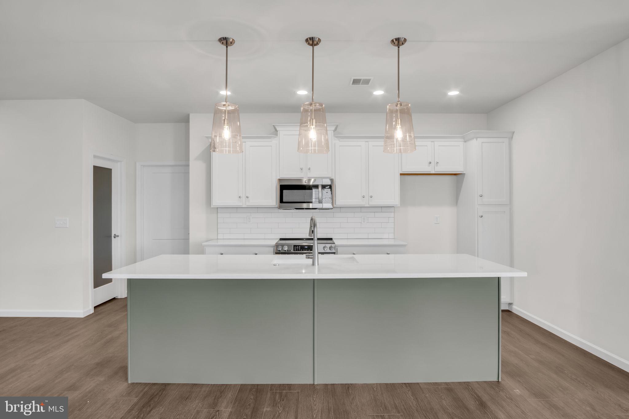 862 SHADOWBROOKE DRIVE