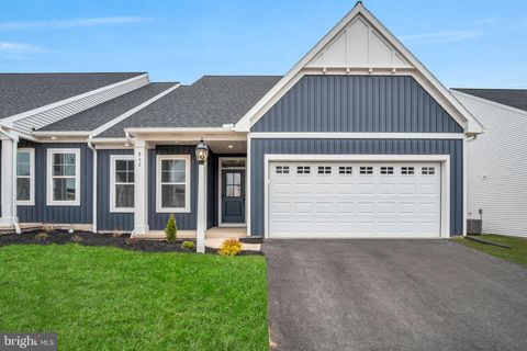 Townhouse For Sale - 862 Shadowbrooke Drive<br/> DOVER, PA 17315