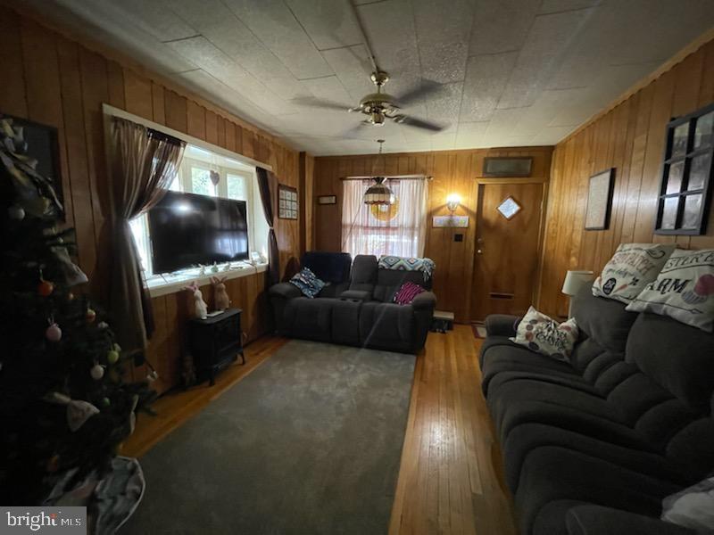 319 LINDEN STREET A