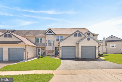 Townhouse For Sale - 16 Goldenrod Court<br/> TRENTON, NJ 08690