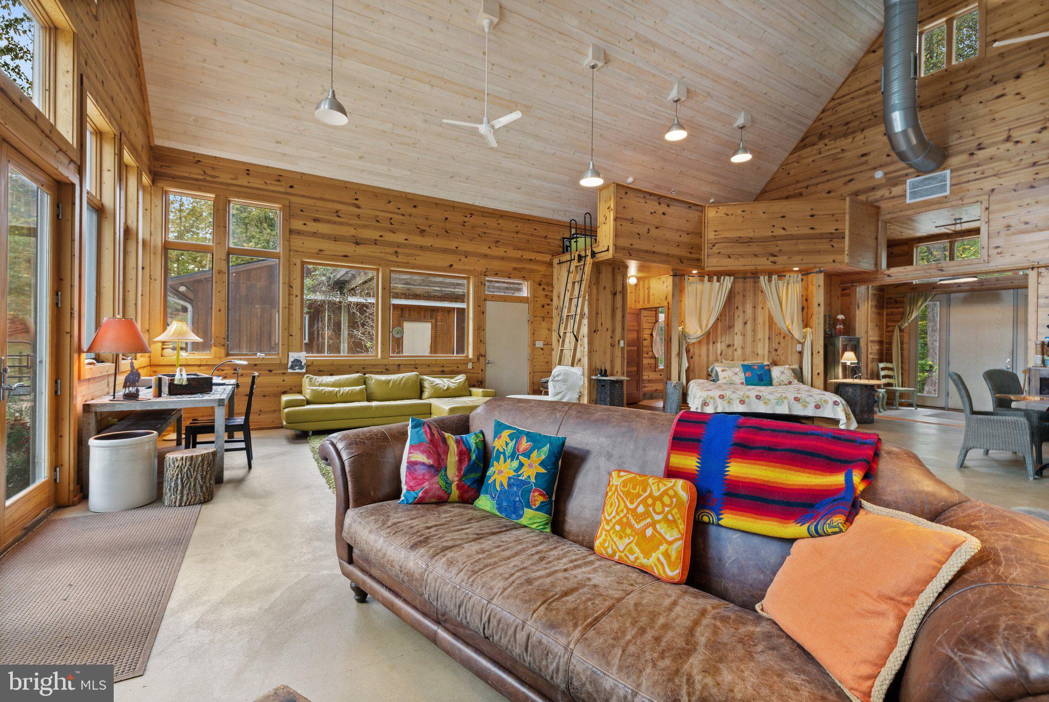 FLINT HILL - Residential