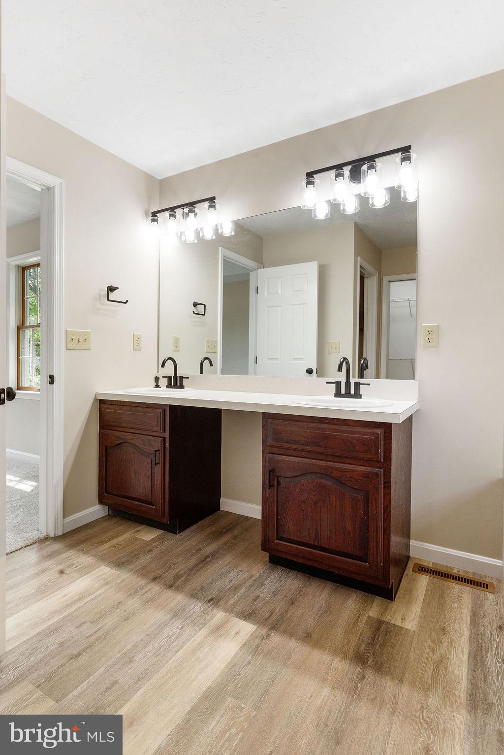 HOLLYWOOD ESTATES - Residential