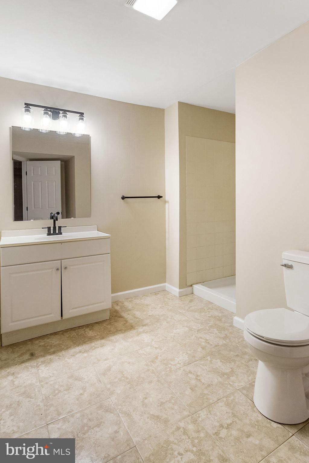 HOLLYWOOD ESTATES - Residential