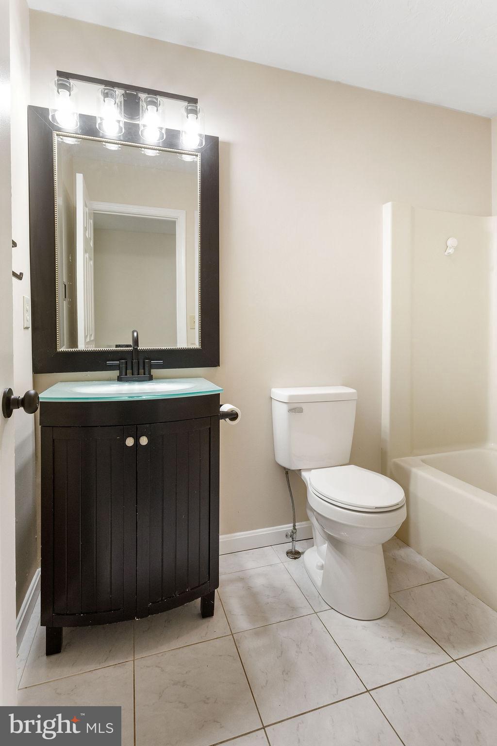 HOLLYWOOD ESTATES - Residential