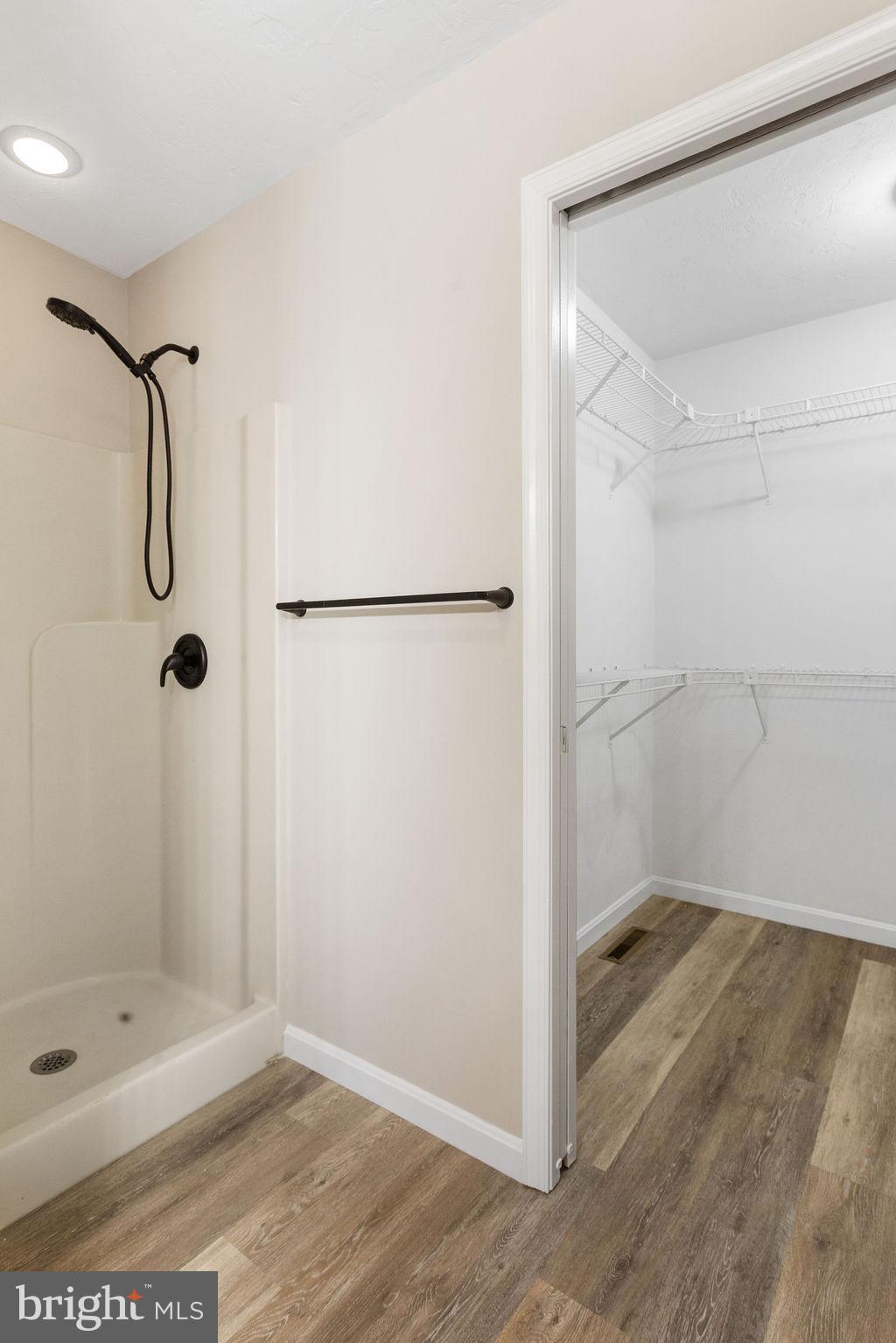 HOLLYWOOD ESTATES - Residential