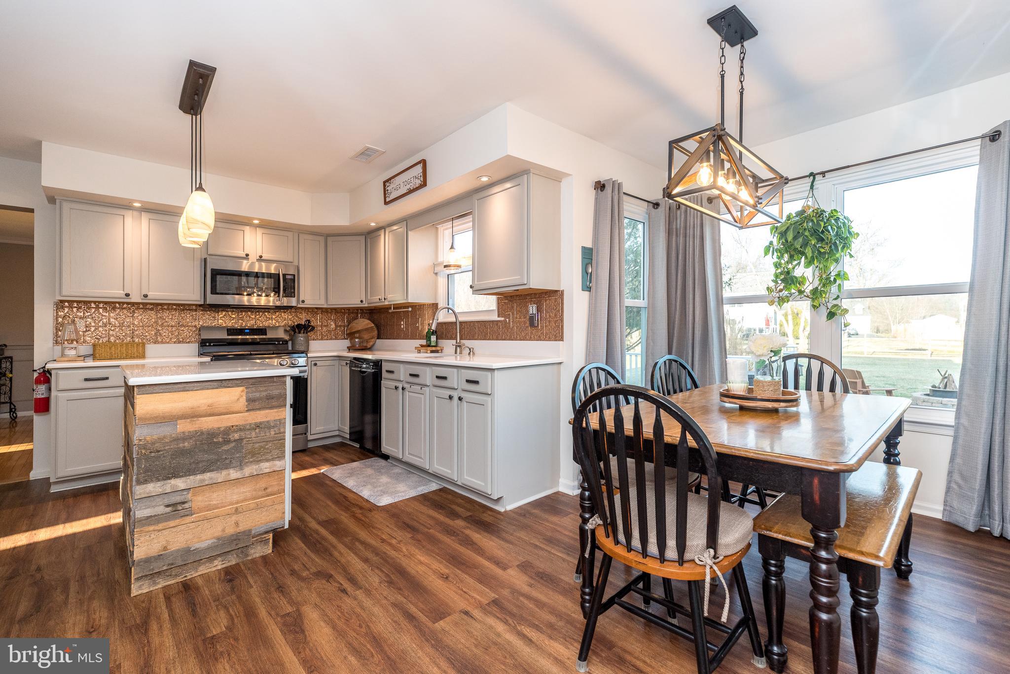 HUNTERS CROSSING - Residential