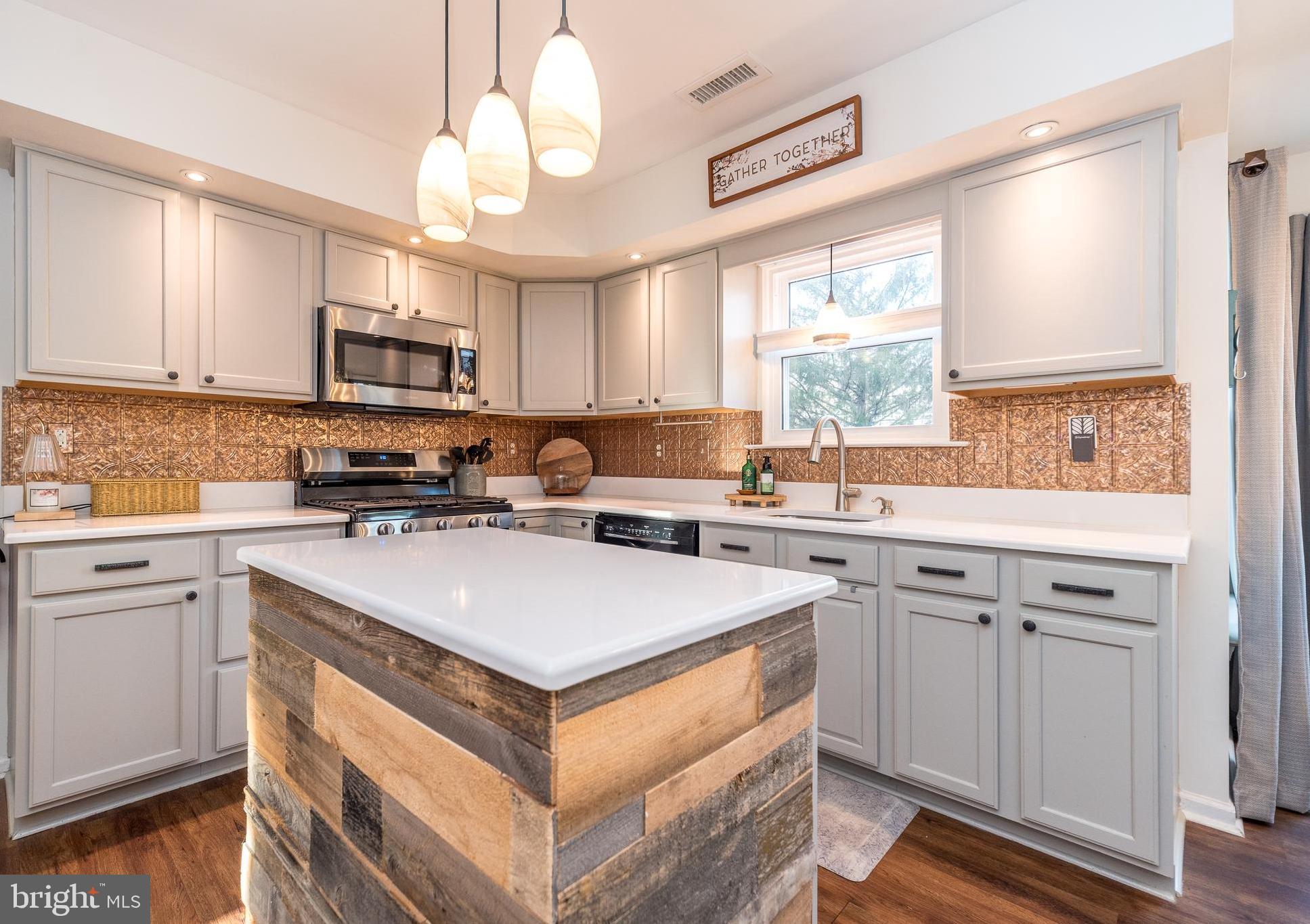 HUNTERS CROSSING - Residential