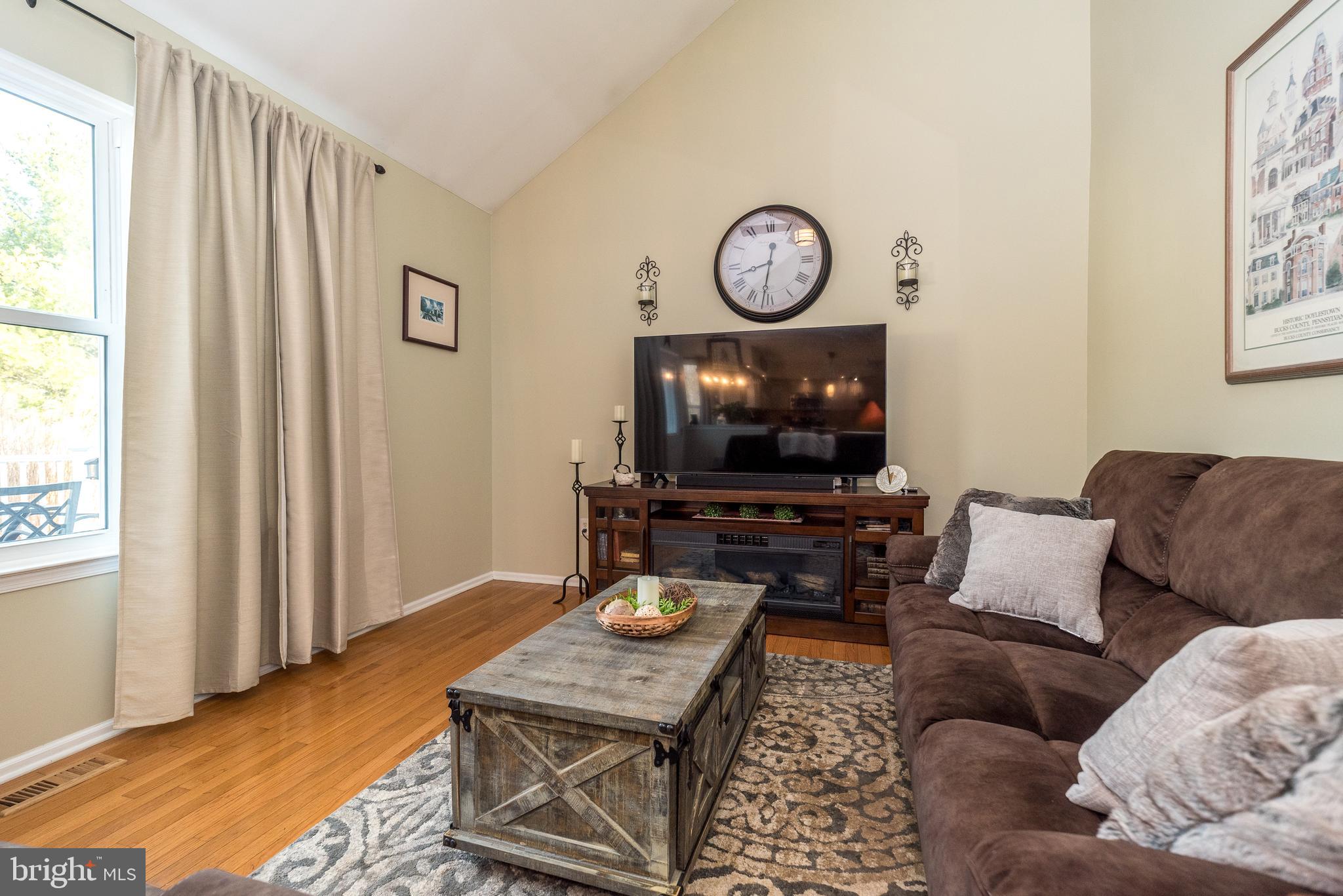 HUNTERS CROSSING - Residential