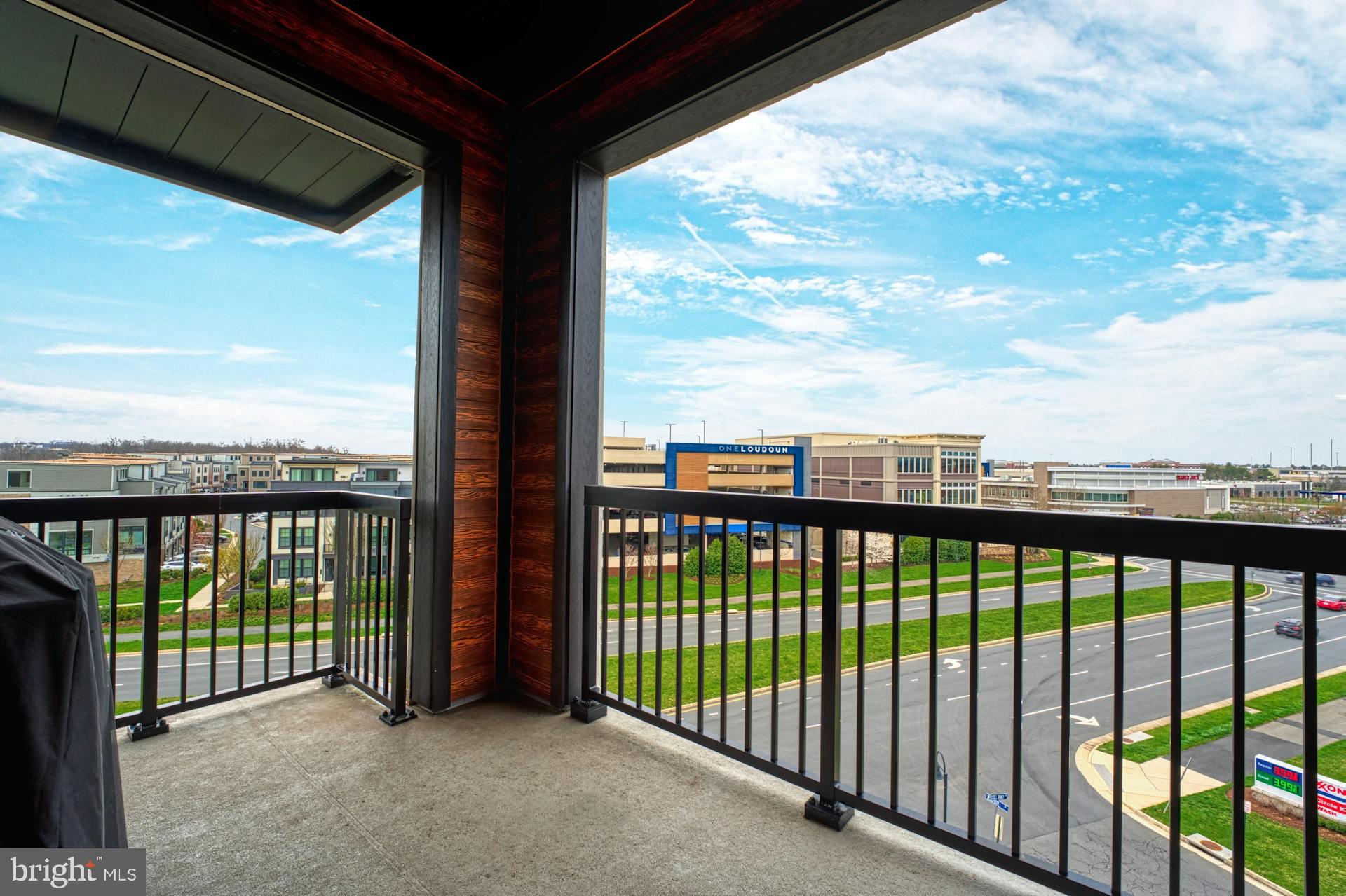 ONE LOUDOUN - Residential