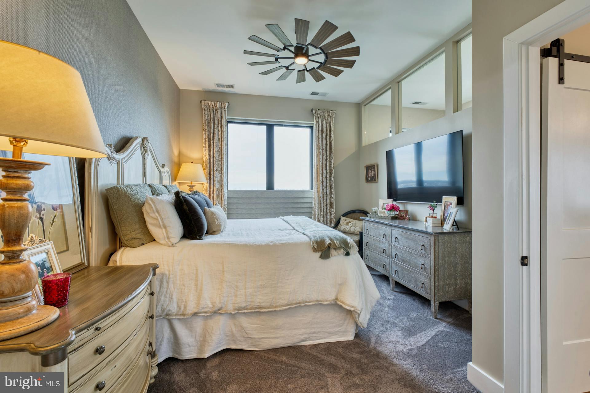 ONE LOUDOUN - Residential