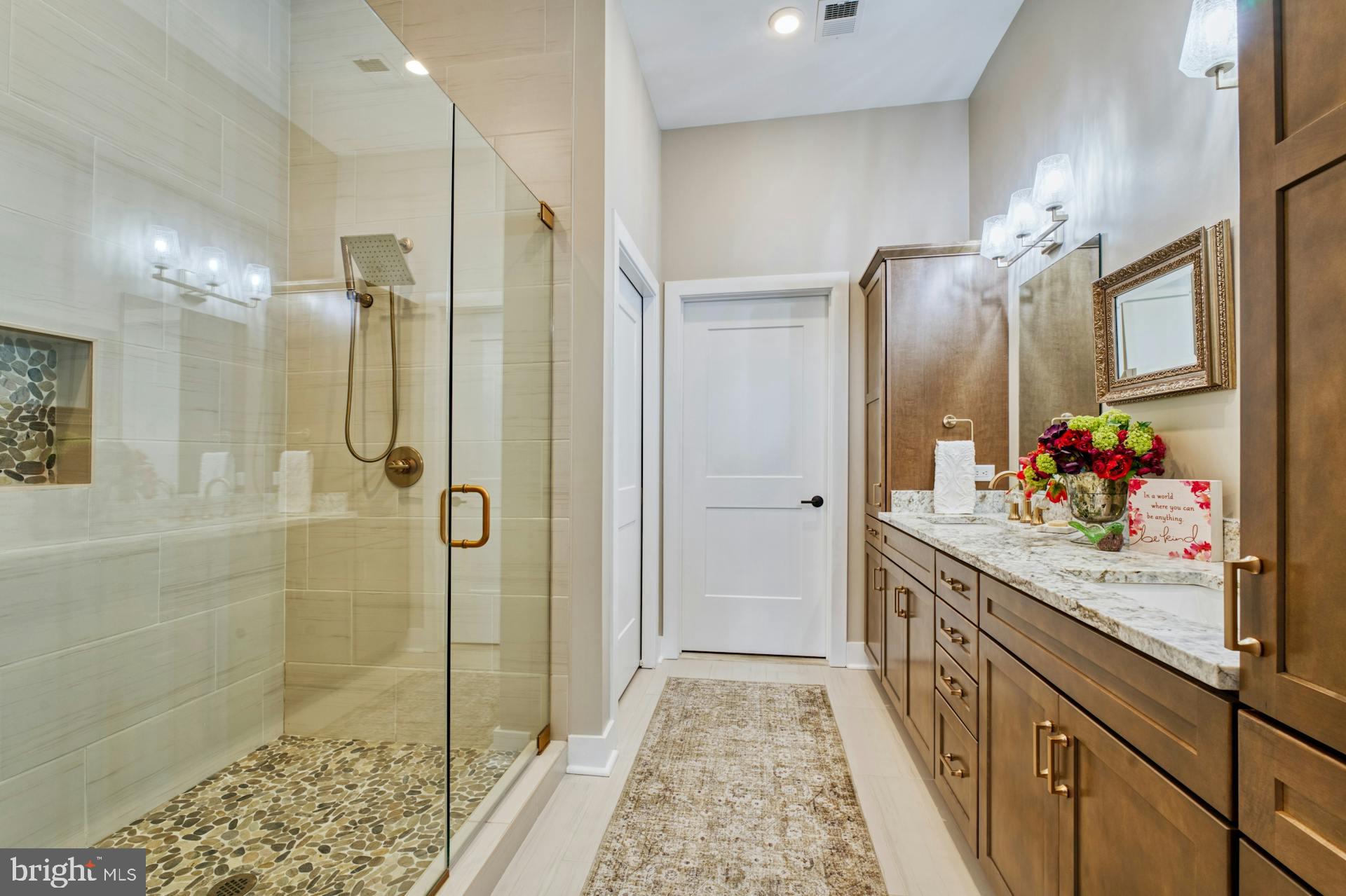 ONE LOUDOUN - Residential