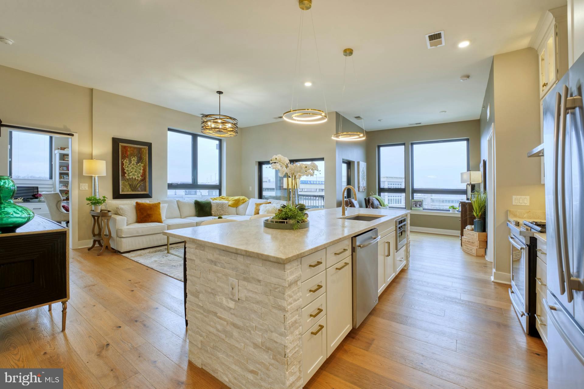 ONE LOUDOUN - Residential