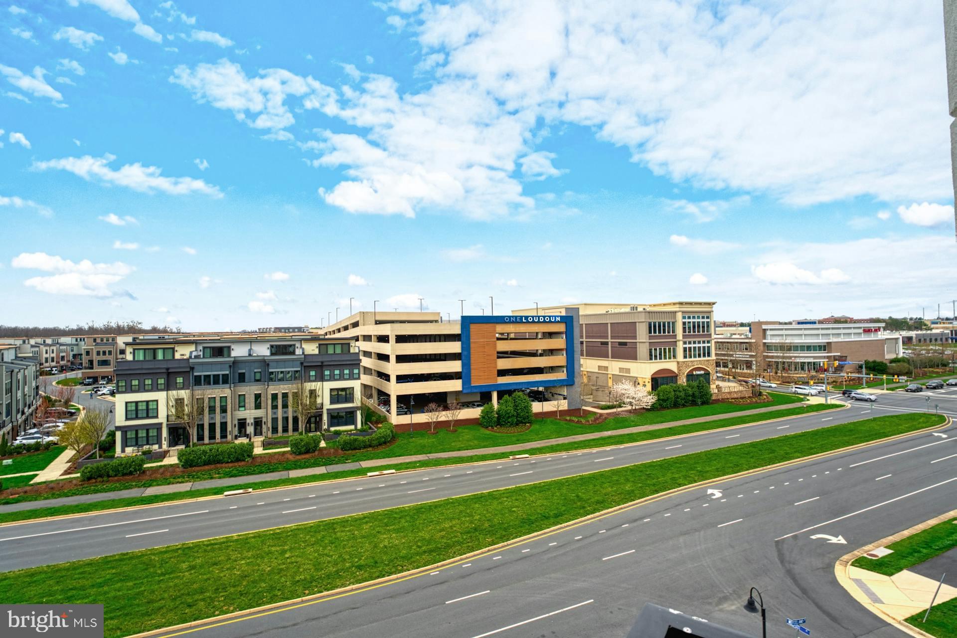 ONE LOUDOUN - Residential