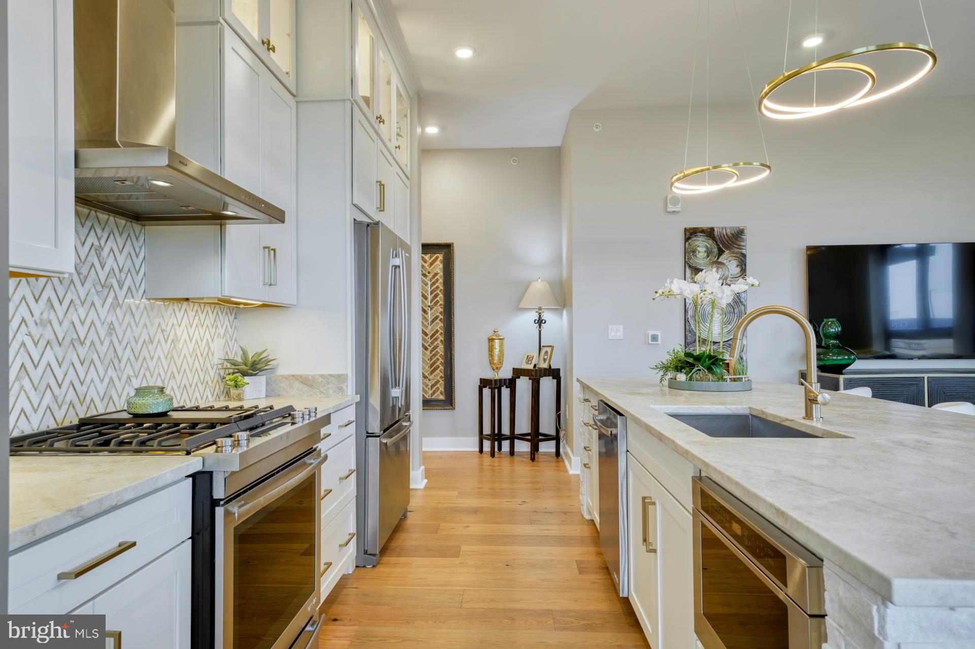 ONE LOUDOUN - Residential