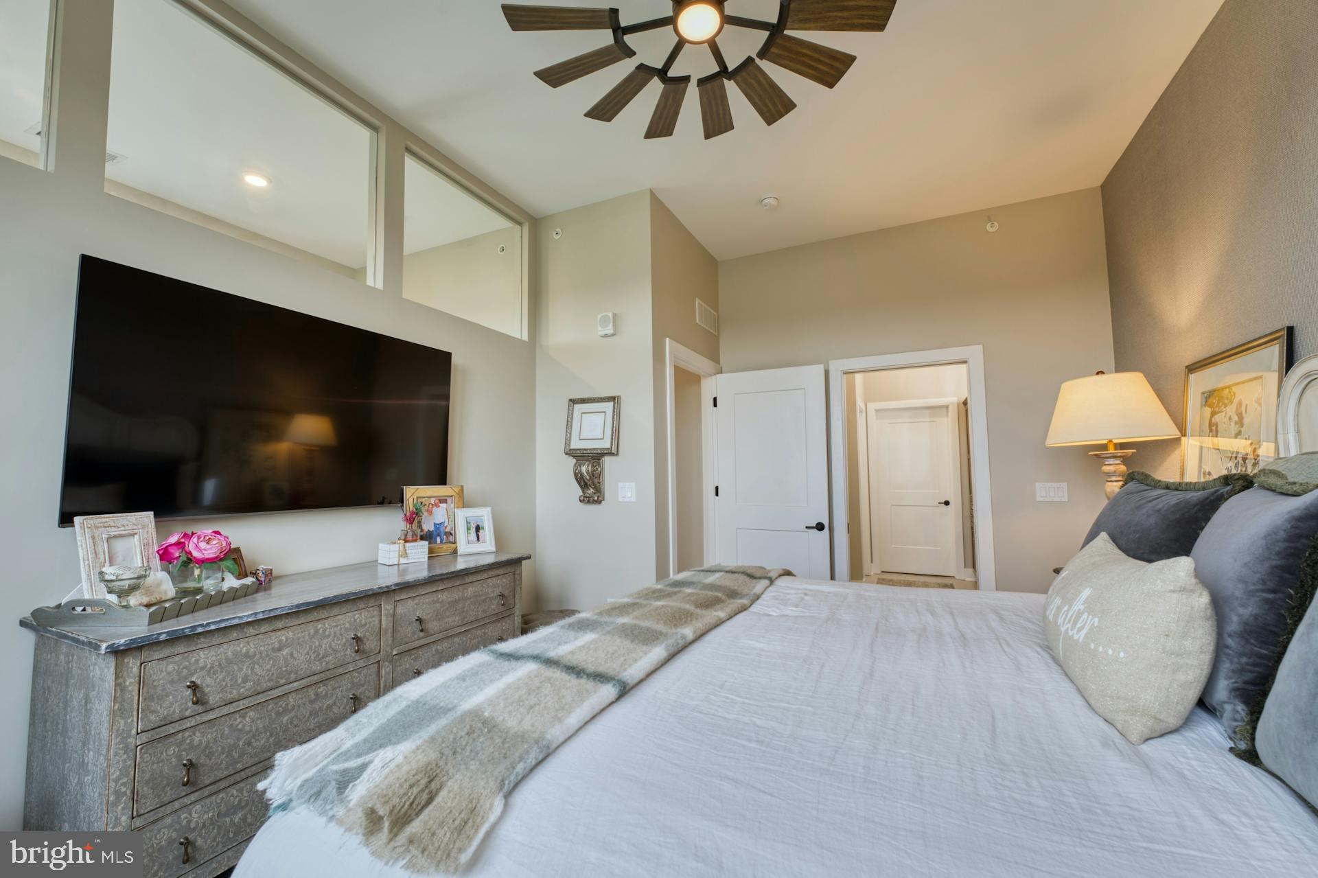 ONE LOUDOUN - Residential