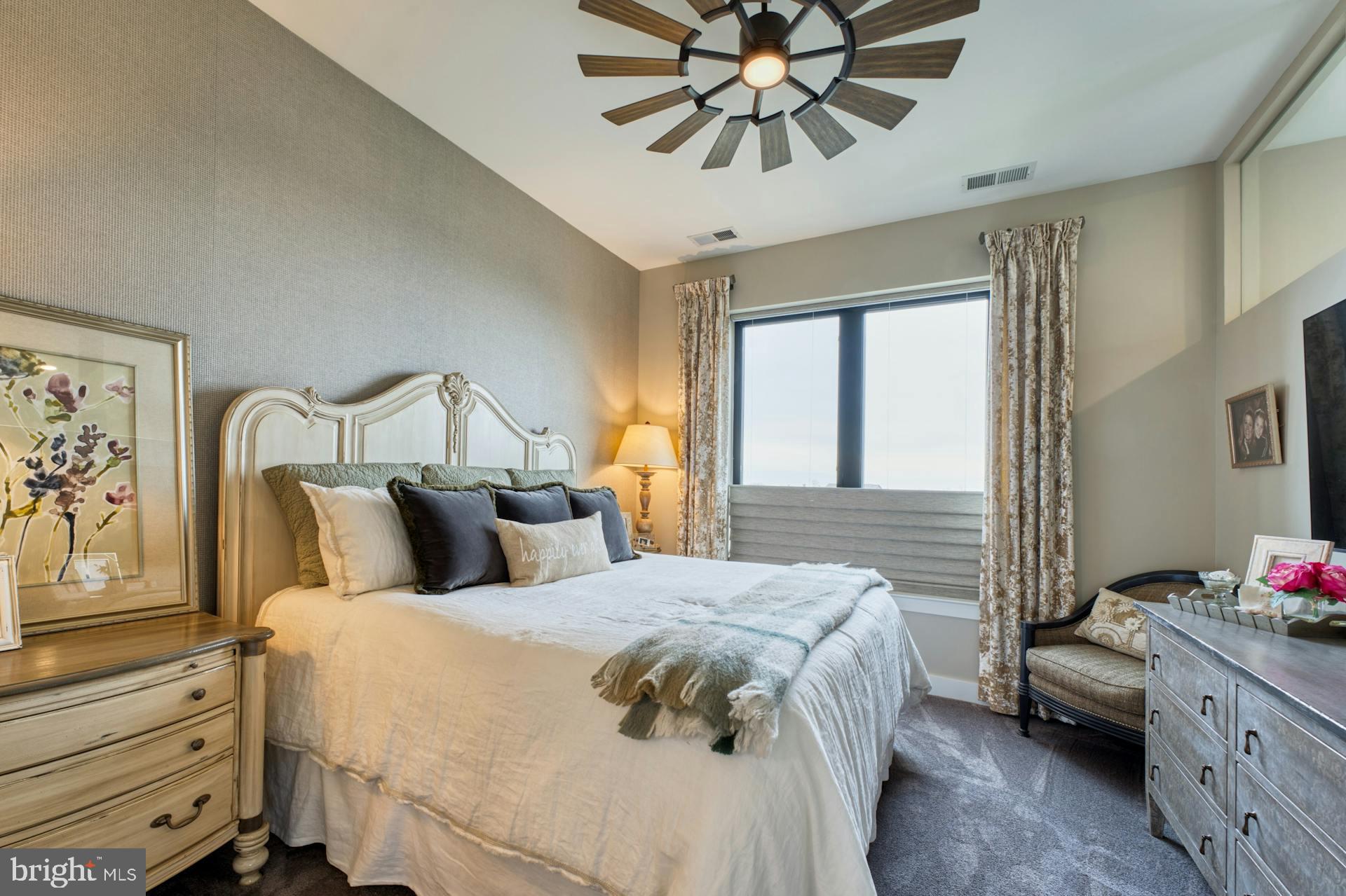 ONE LOUDOUN - Residential