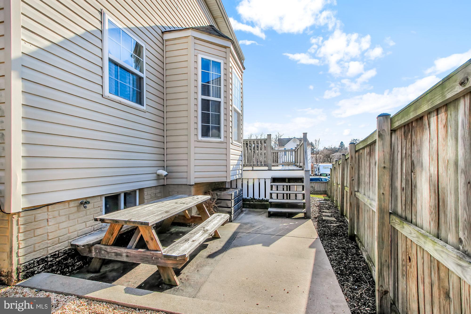 MENLENA VILLAGE - Residential