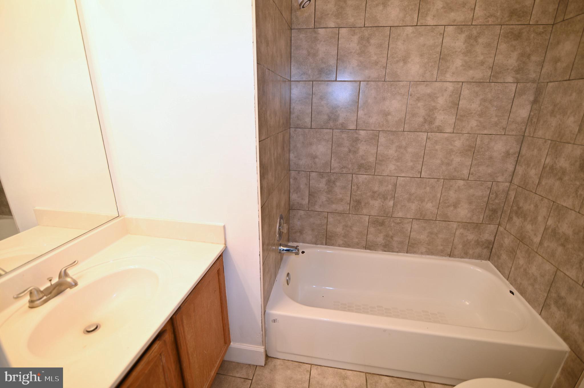 EVERGREEN ESTATES - Residential Lease