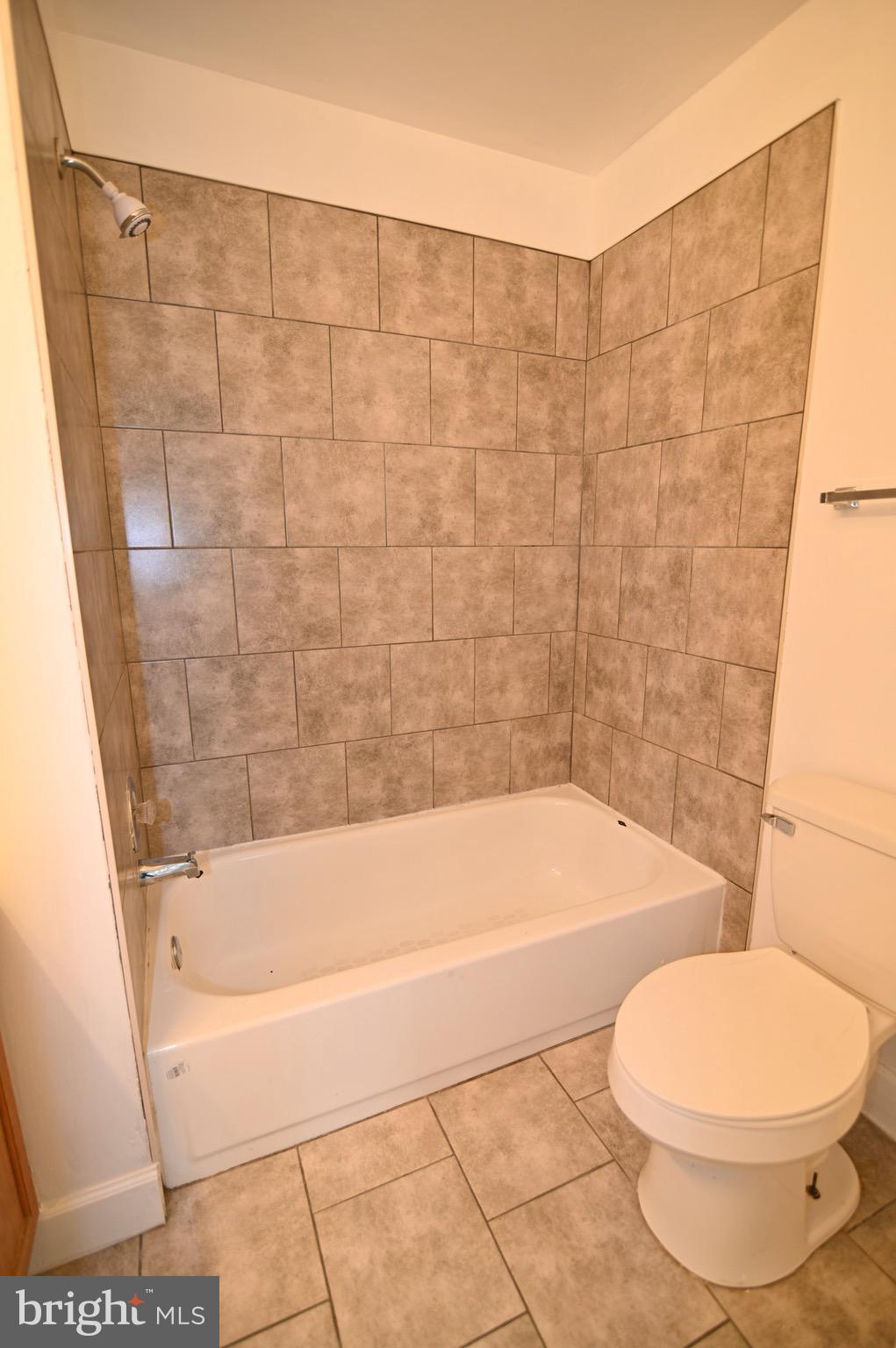 EVERGREEN ESTATES - Residential Lease