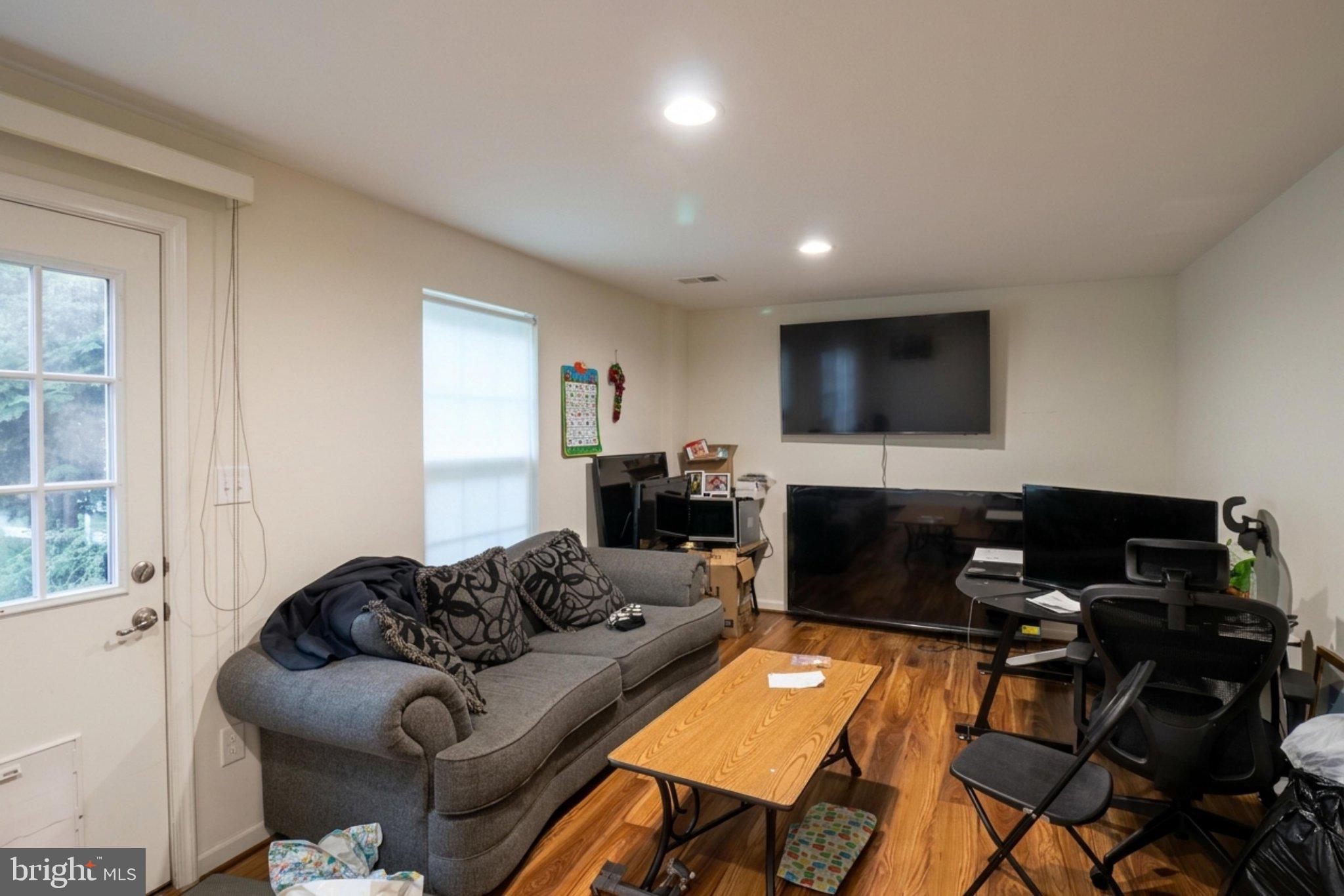 225 W GENERAL GREY COURT