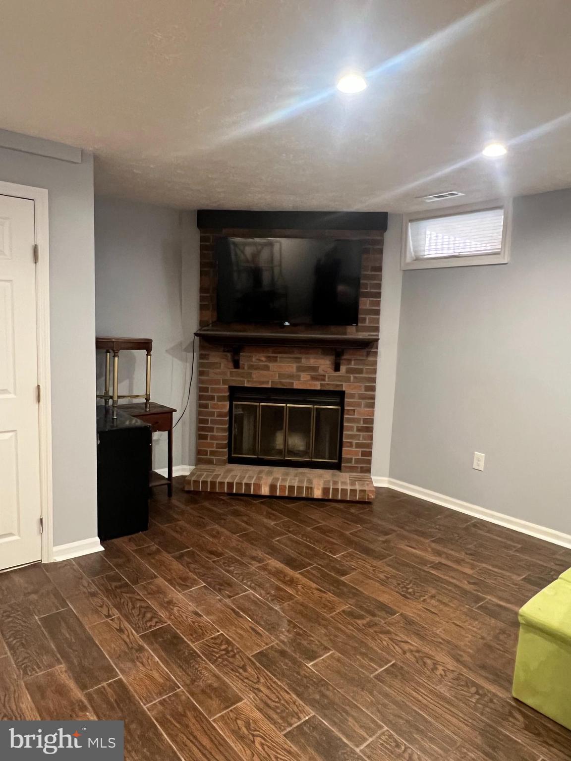 PARKVIEW TRAIL - Residential Lease