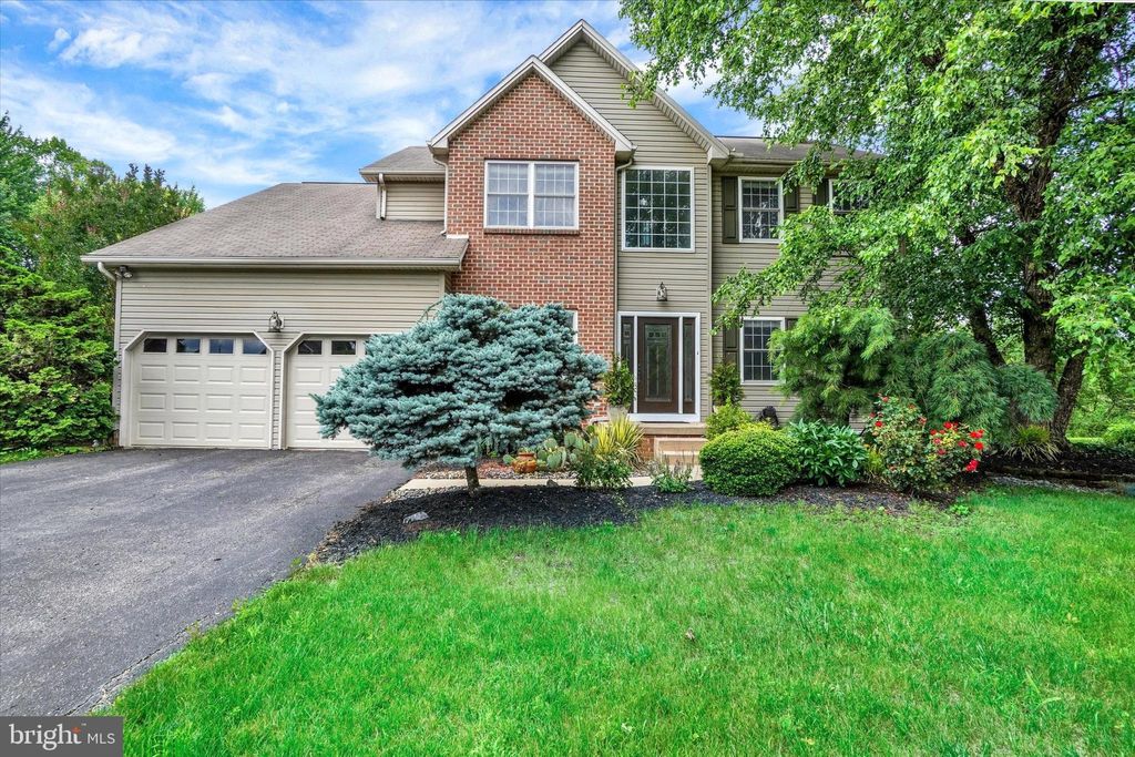 Photo of 857 Willow Ridge Court, YORK, PA 17404 (MLS # PAYK2084644)