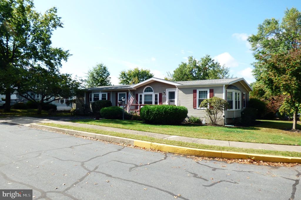 Photo of 689 Mimosa Ct, RED HILL, PA 18076 (MLS # PAMC2155760)