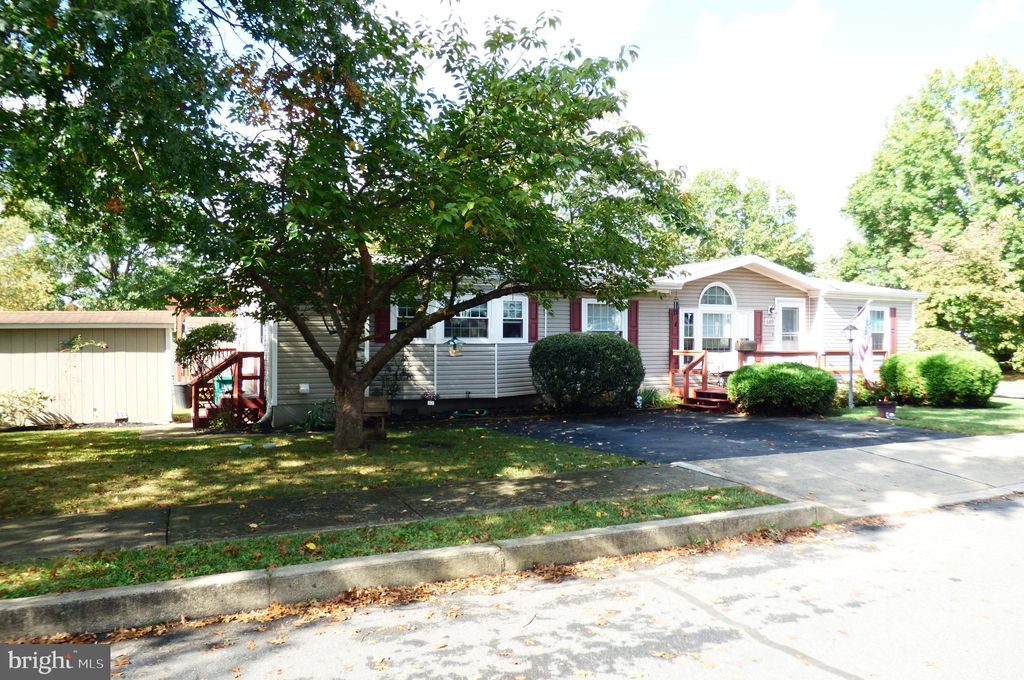 Photo of 689 Mimosa Ct, RED HILL, PA 18076 (MLS # PAMC2155760)