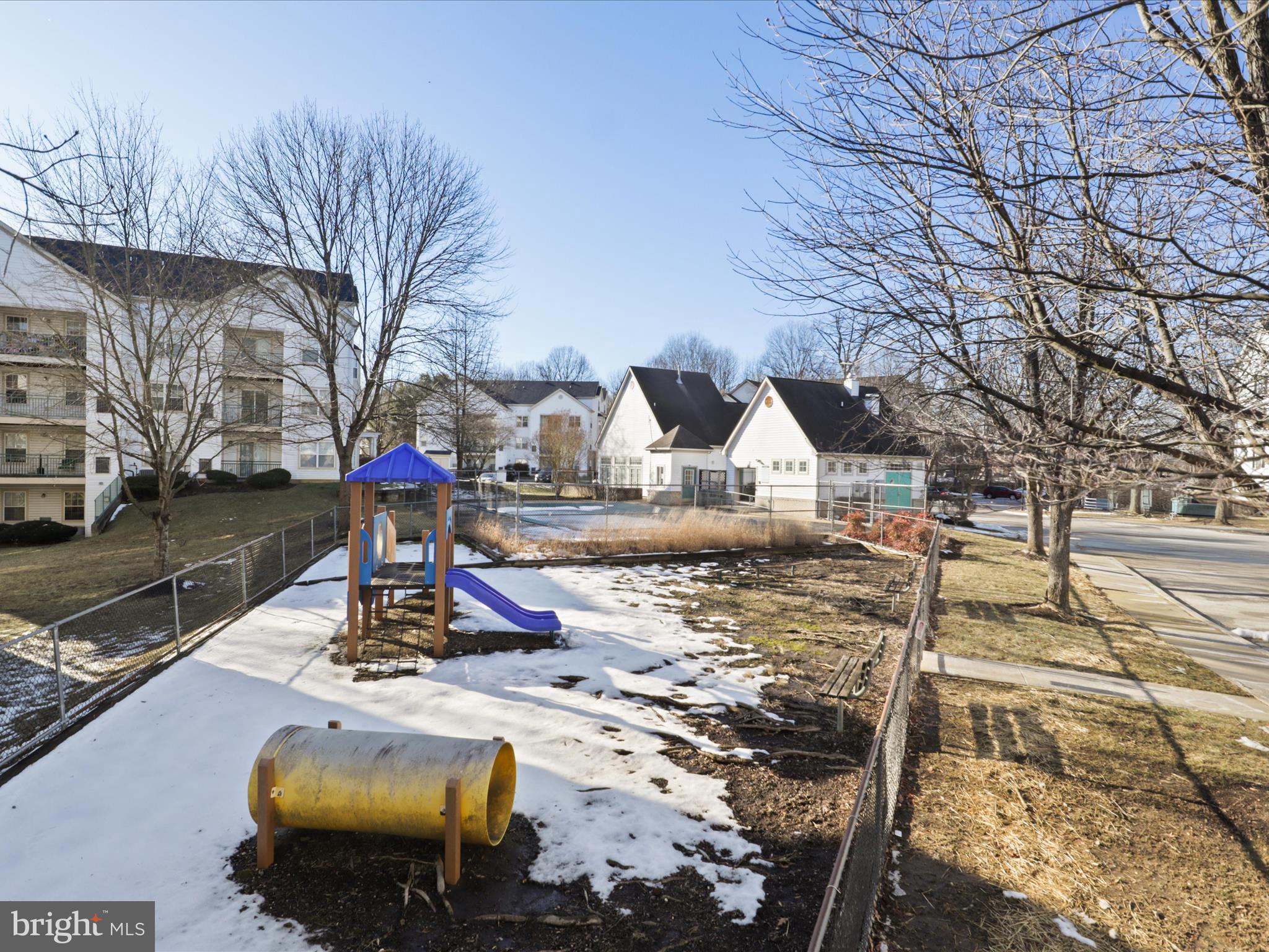 WOODLAND LAKE CONDO - Residential