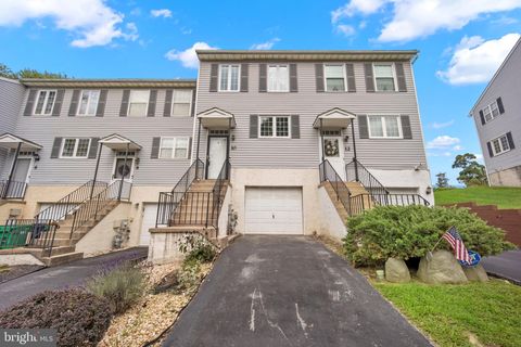 Photo of 10 Woodfield Drive, CLAYMONT, DE 19703 (MLS # DENC2089056)