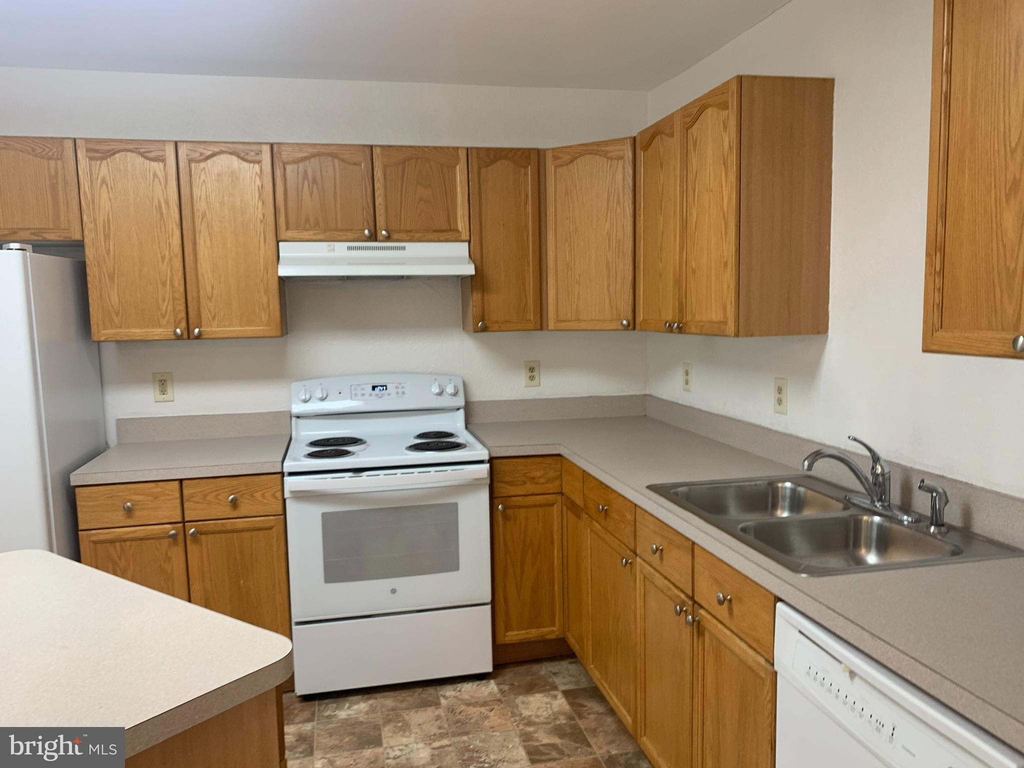 LAUREL RIDGE - Residential Lease