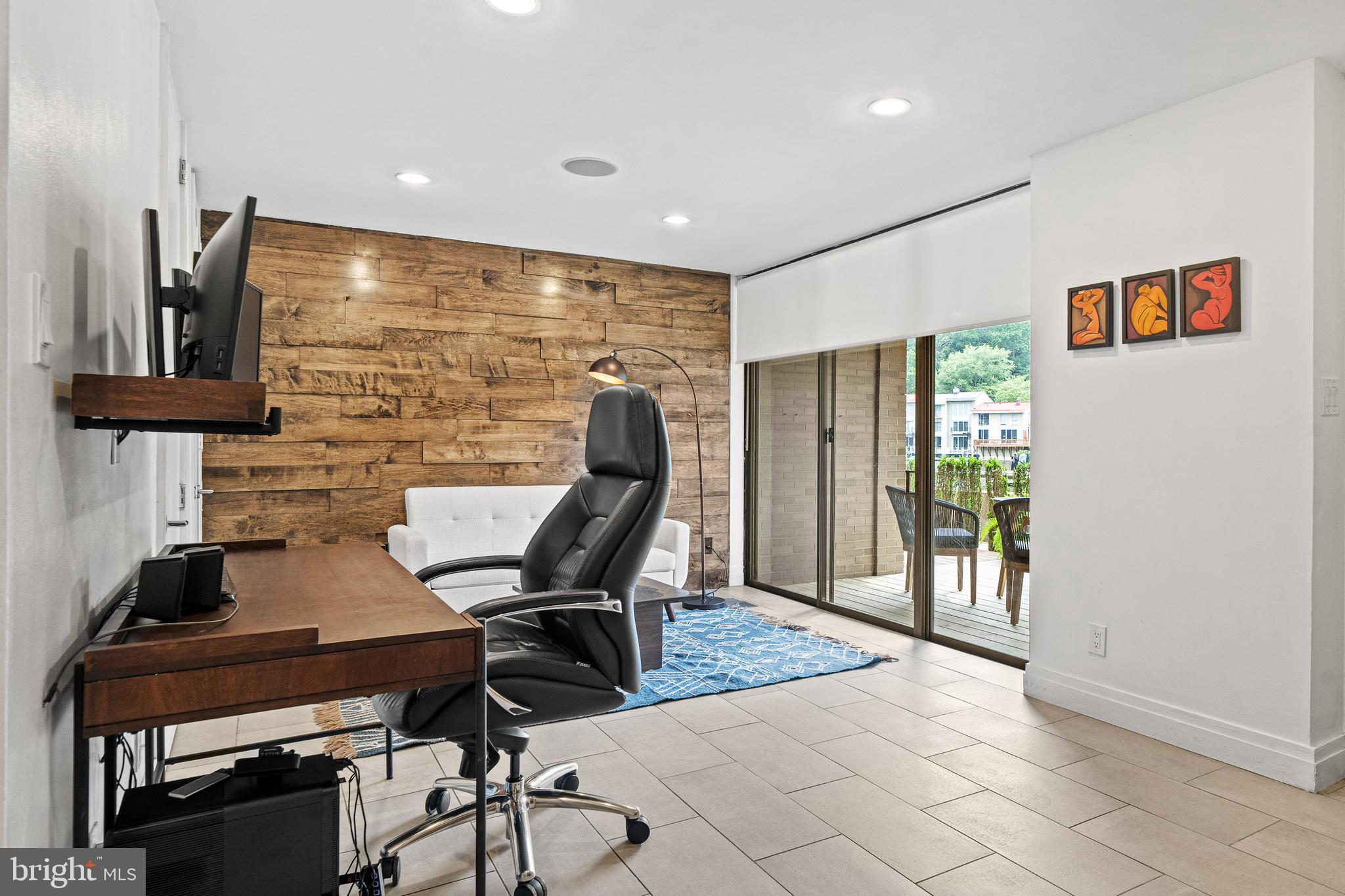 LAKE ANNE OF RESTON - Residential