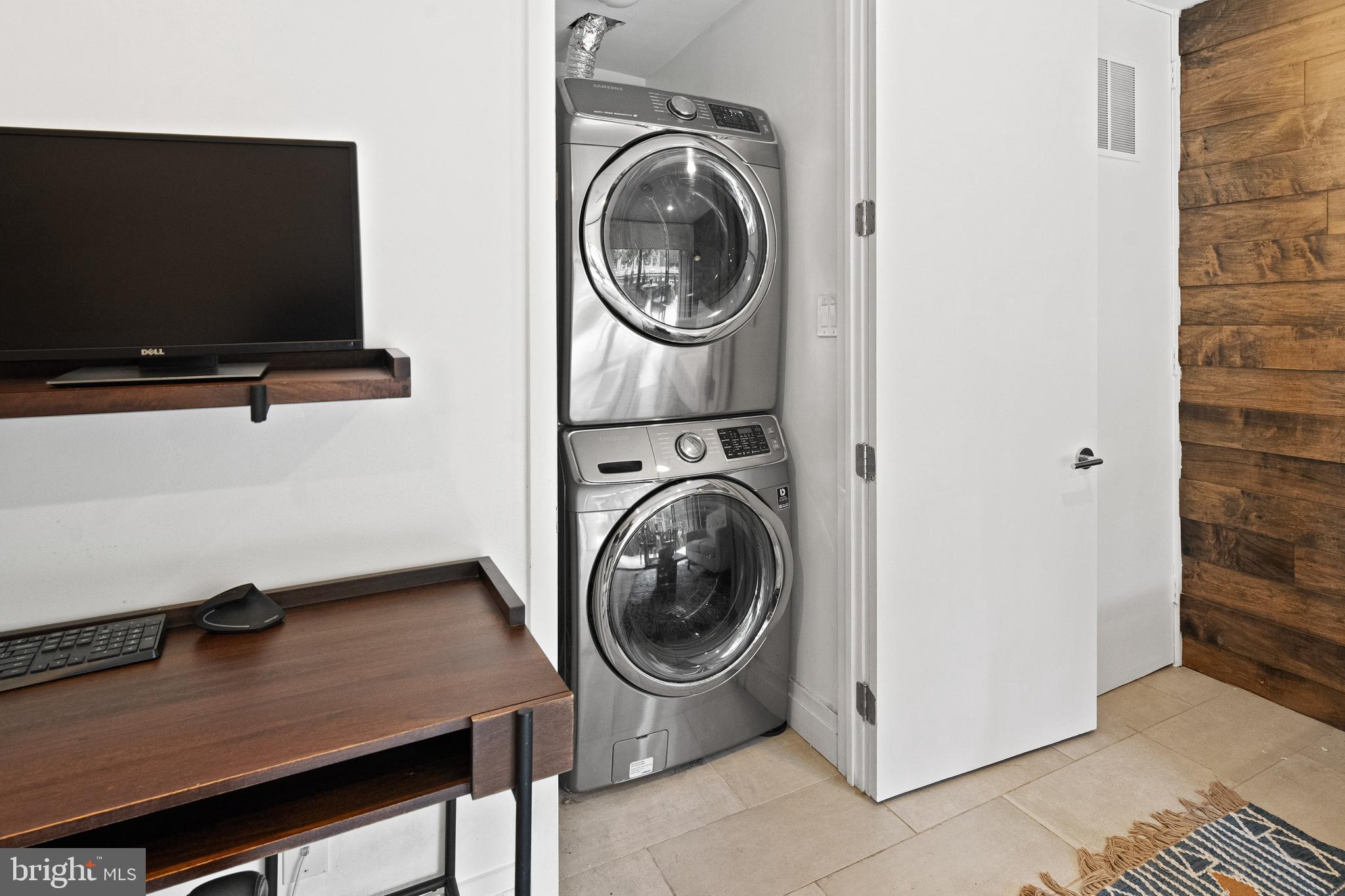 LAKE ANNE OF RESTON - Residential