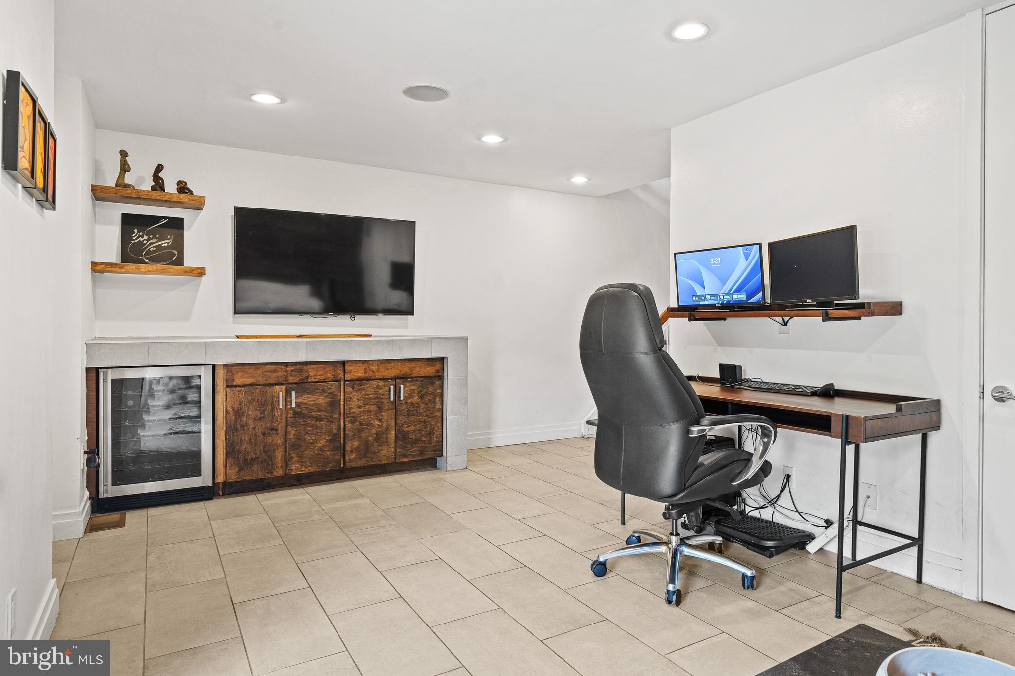 LAKE ANNE OF RESTON - Residential